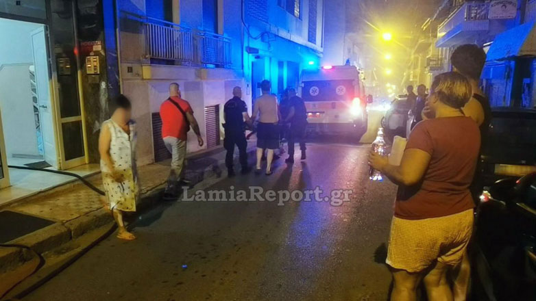 Λαμία: Σε κρίσιμη κατάσταση νοσηλεύεται 82χρονη από πυρκαγιά σε διαμέρισμα στο κέντρο της πόλης