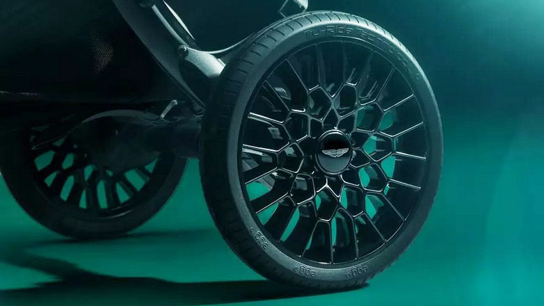 Η Aston Martin έφτιαξε καρότσι μωρού που κοστίζει 3.000 ευρώ και έχει ζάντες από… supercar 