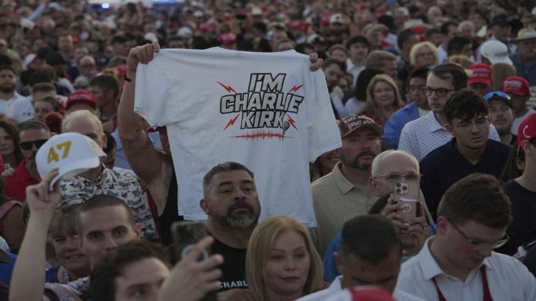 Τσάρλι Κερκ: Κοσμοσυρροή στο στάδιο State Farm για την κηδεία του