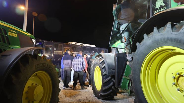 Θεσσαλονίκη: Αγρότες απέκλεισαν την Εθνική Οδό