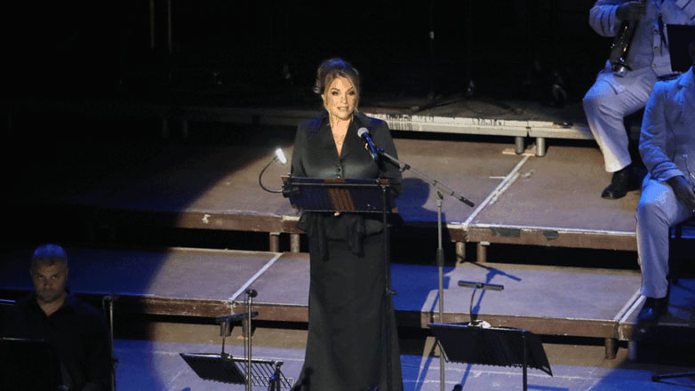 Άντζελα Γκερέκου: Η κομψή εμφάνιση στο Ηρώδειο στην Επτανησιακή συναυλία