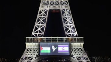 Ο Πύργος του Άιφελ φωταγωγήθηκε με προβολή των σημαιών της Παλαιστίνης και του Ισραήλ
