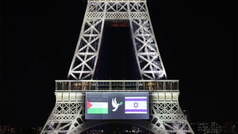 Ο Πύργος του Άιφελ φωταγωγήθηκε με προβολή των σημαιών της Παλαιστίνης και του Ισραήλ