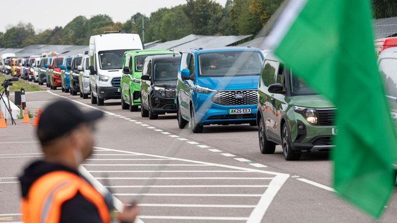 Το εντυπωσιακό ρεκόρ Guinness που έθεσε το Ford Transit 