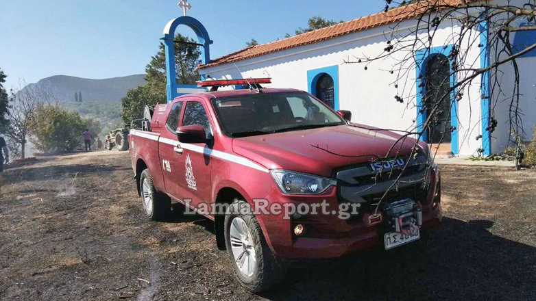 Φθιώτιδα: Φωτιά πάνω απ’ τα σπίτια στη Γλύφα