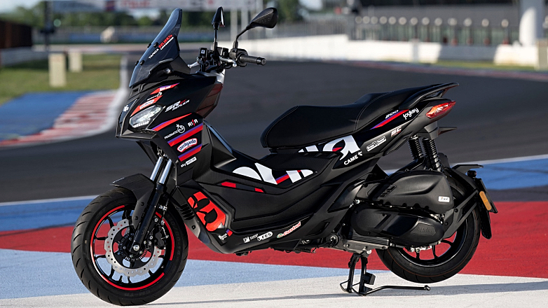 Το σπορ σκούτερ Aprilia SR GT Replica του 2025 ανανεώνεται