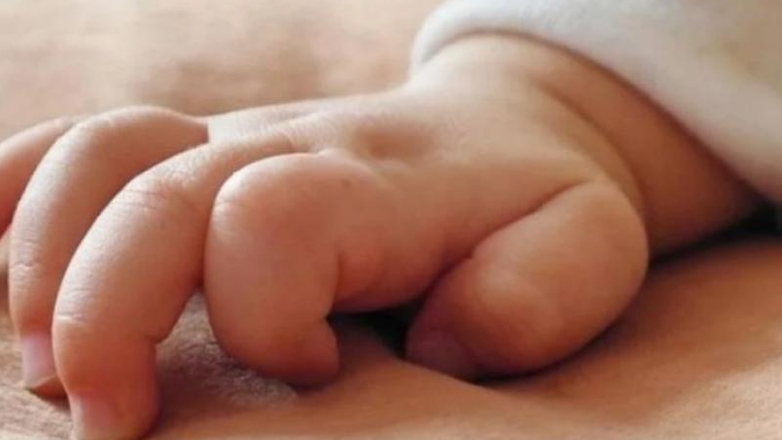 Χανιά: Εξελίξεις στον θάνατο του βρέφους – Το πλάκωσαν οι γονείς του την ώρα που κοιμούνταν