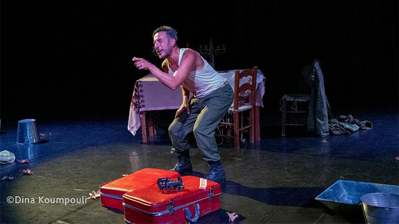 «Φιλοκτήτης» του Γιάννη Ρίτσου σε σκηνοθεσία – ερμηνεία του Ένκε Φεζολλάρι στο Θέατρο Nous Creative Space