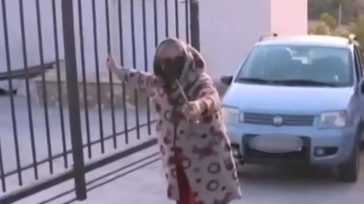 Σε αργία η 62χρονη υπάλληλος του ΚΕΠ που έθαψε τη μητέρα της σε λάκκο