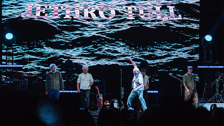 Σκέτη ροκ μαγεία η εμφάνιση των Jethro Tull στην Αθήνα