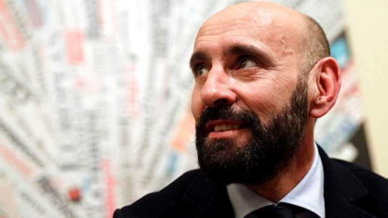 Άστον Βίλα: Βλέπει την πόρτα της εξόδου ο Μόντσι