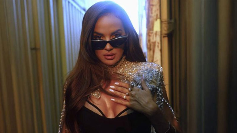 Ρία Ελληνίδου: Αναστατώνει τις αισθήσεις με το νέο της video clip «Αλλού Γι’ Αλλού»