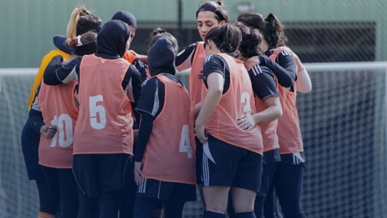 Ντεμπούτο για την εθνική γυναικών του Αφγανιστάν αποτελούμενη από πρόσφυγες