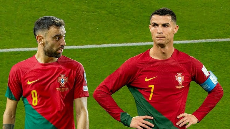 «Ψηστήρι» Ρονάλντο στον Μπρούνο Φερνάντες για να πάει στην Aλ Νασρ «Ψηστήρι» Ρονάλντο στον Μπρούνο Φερνάντες για να πάει στην Aλ Νασρ