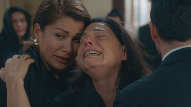 Πρεμιέρα για το «Porto Leone»: Οι ερμηνείες Ασλάνογλου και Συσσοβίτη έκλεψαν την παράσταση – Τα σχόλια στο X