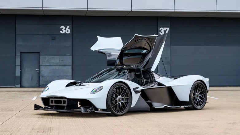 Ποιος οδηγός της F1 πουλάει την Aston Martin Valkyrie του, αφού την οδήγησε μόλις 160χλμ; (Βίντεο)