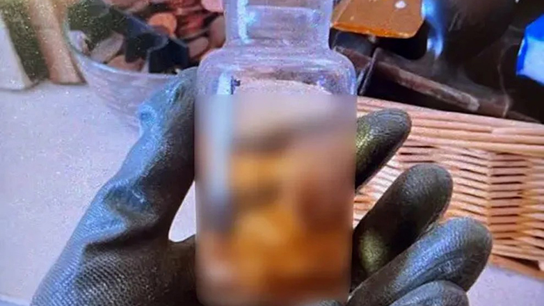 Σοκαριστική ανακάλυψη εμβρύου σε μπουκάλι φορμόλης  σε διαμέρισμα στην Αττική