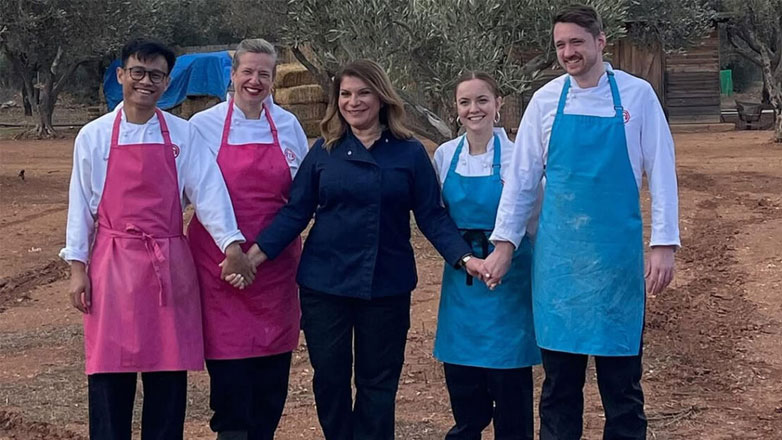 Αργυρώ Μπαρμπαρίγου: Η Ελληνίδα σεφ στο βρετανικό MasterChef – Τα πρώτα πλάνα από τα γυρίσματα και το μήνυμά της