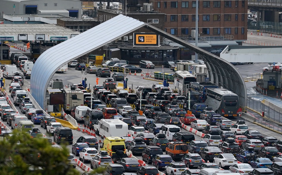Οι βιομετρικοί έλεγχοι για επίσκεψη στην ΕΕ θα ξεκινήσουν το πολύ σε εννέα μήνες