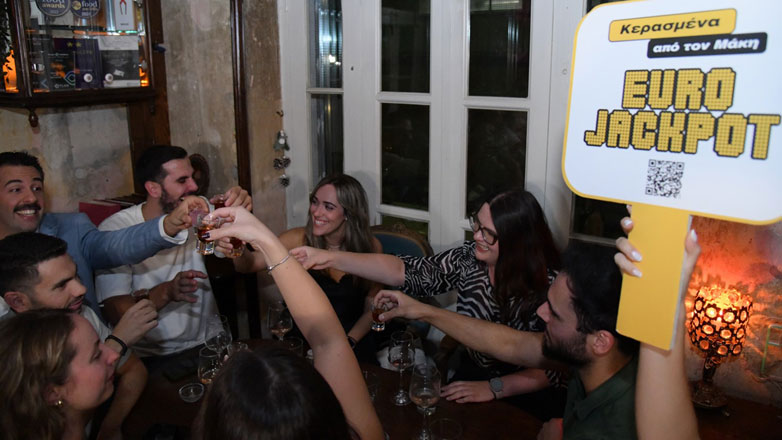 Νέα εξόρμηση του Μάκη στη νυχτερινή Αθήνα