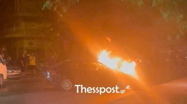 Θεσσαλονίκη: Στις φλόγες αυτοκίνητο μετά από τροχαίο