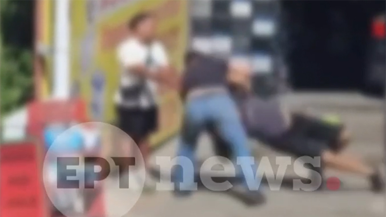 Νέα Φιλαδέλφεια: Βίντεο με άγριο ξύλο για την προτεραιότητα σε φανάρι