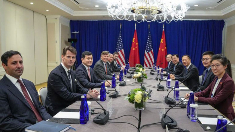 Λαντάου: «Η κυβέρνηση Τραμπ θα συνεχίσει τον εποικοδομητικό διάλογο με την Κίνα»