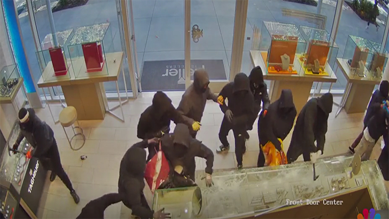 ΗΠΑ: Ληστεία κοσμηματοπωλείου βγαλμένη από ταινία δράσης – Βίντεο