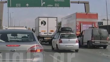 Ιερά οδός: Βίντεο με τροχαίο ατύχημα μεταξύ δύο φορτηγών