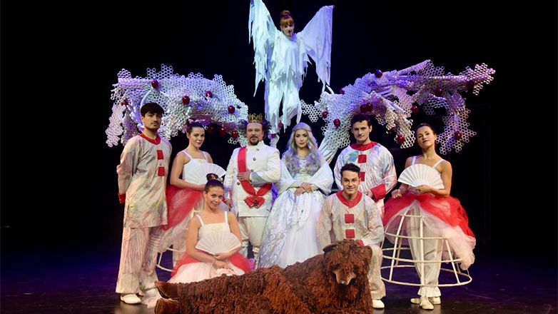 Η Παπλωματού της Μαριάννας Τόλη ξαναζωντανεύει στο Θέατρο Κ. Βασιλάκου