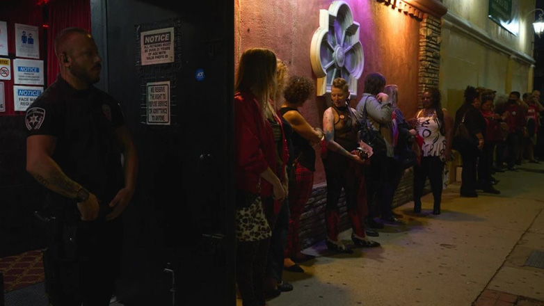 Απίστευτο δώρο στους φιλάθλους: Δωρεάν χορούς σε στριπτιζάδικο σε περίπτωση νίκης της Αμερικής