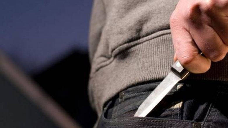 Βόλος: Απείλησε με μαχαίρι τον αδερφό ενός φίλου του