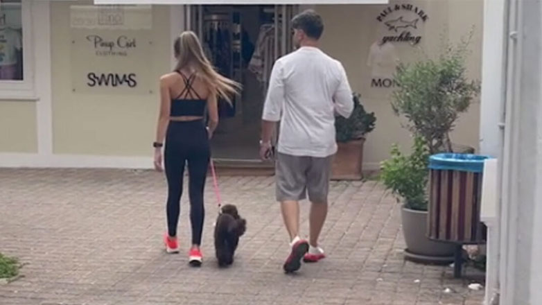 Σπύρος Μαρτίκας: Απόδραση στις Σπέτσες με ξανθιά παρουσία – Νέος έρωτας ή απλή παρέα;