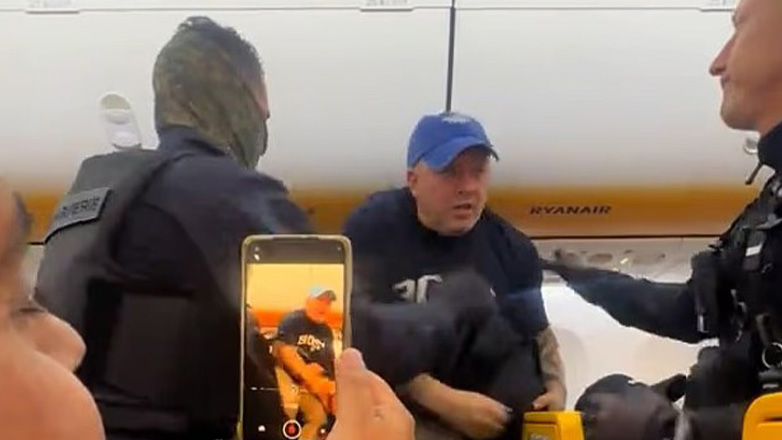 Πιάστηκαν στα χέρια σε πτήση της Ryanair