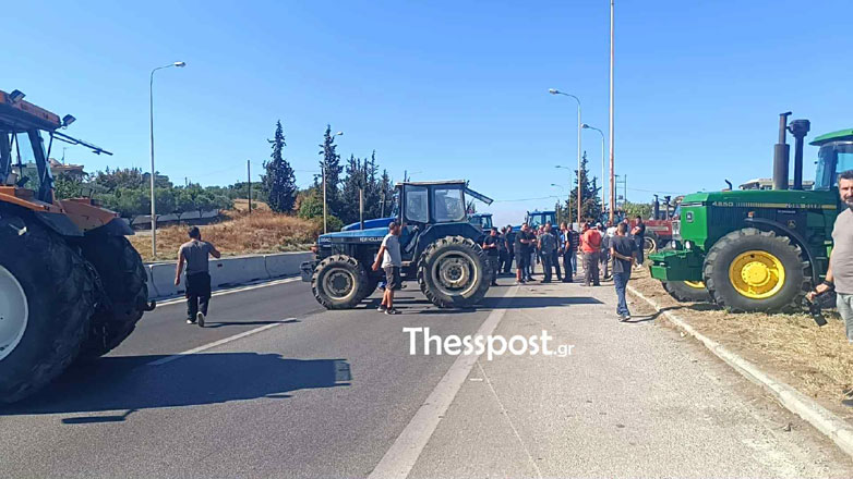 Βγήκαν τα τρακτέρ και ετοιμάζονται να κλείσουν την Ε.Ο. Θεσσαλονίκης – Μουδανιών