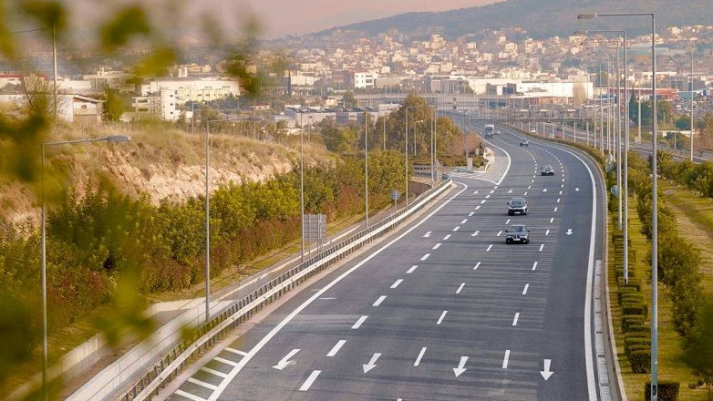 Συνελήφθη 40χρονη στην Αττική Οδό – Οδηγούσε για δεύτερη φορά σε 4 ημέρες στη ΛΕΑ