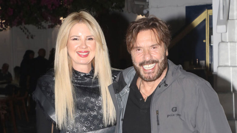 Σοφία Μαριόλα – Στράτος Τζώρτζογλου: Νυχτοπερπατήματα στα στενά της Μυκόνου