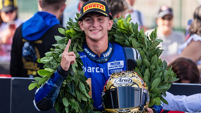 Ο Alessandro Di Persio Πρωταθλητής στο FIM Yamaha R3 BLU CRU 2025