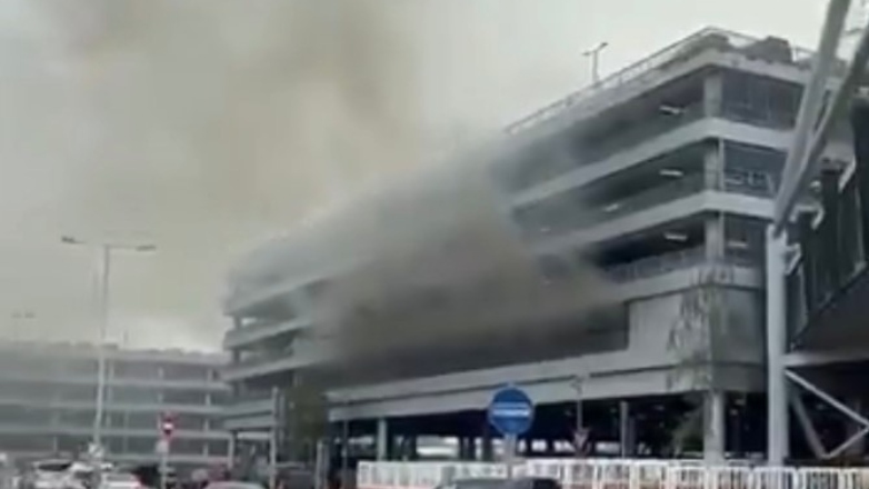 Μεγάλη φωτιά στο Χίθροου του Λονδίνου