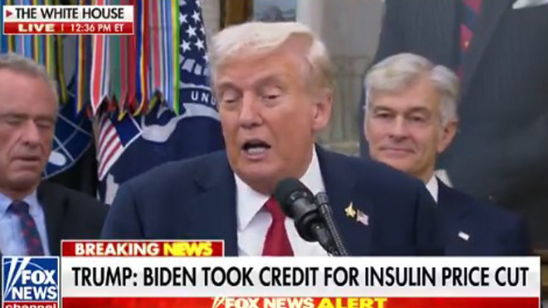 Ο Τραμπ «τρολάρει» τον Μπουρλά