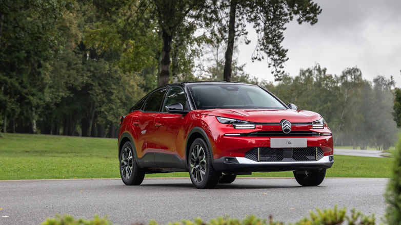 Citroen C4: Ασύγκριτη άνεση, hi-tech καμπίνα και οικονομική υβριδική οδήγηση από 22.900 ευρώ