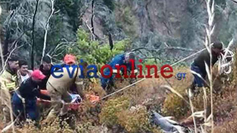 Εύβοια: Επιχείρηση της πυροσβεστικής, σε χαράδρα 150 μέτρων, για να σώσει βαριά τραυματία