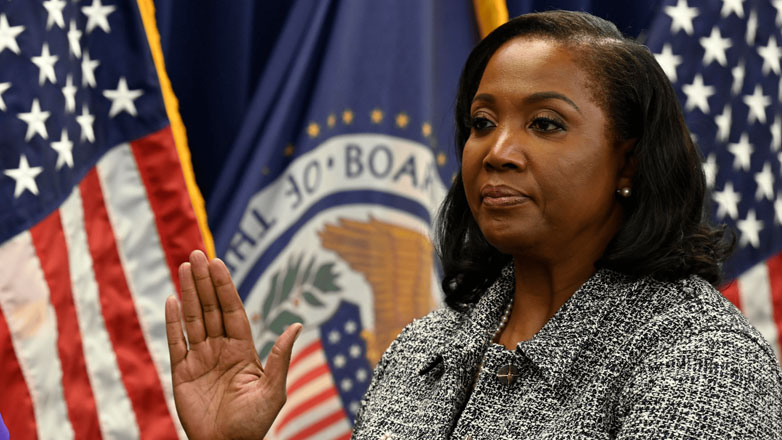 Η Λίζα Κουκ παραμένει στη Fed