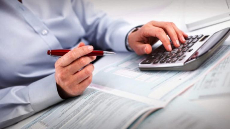 Άνοιξε η εφαρμογή TaxCalc: Πώς θα υπολογίσετε τις φοροελαφρύνσεις