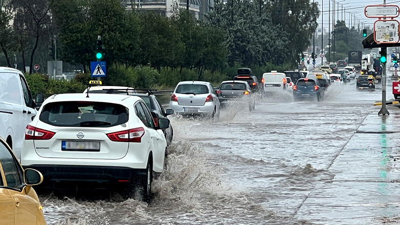 «Βούλιαξε» η Λεωφόρος Βουλιαγμένης