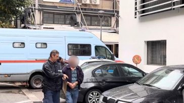 Παραδόθηκαν οι συνεργάτες του χρυσοθήρα