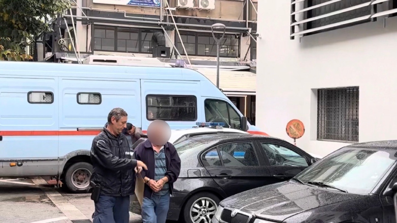 Παραδόθηκαν οι συνεργάτες του χρυσοθήρα