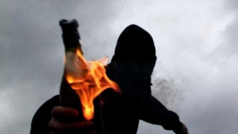 Πέταξαν μολότοφ σε άνδρες των ΜΑΤ στην Πανόρμου