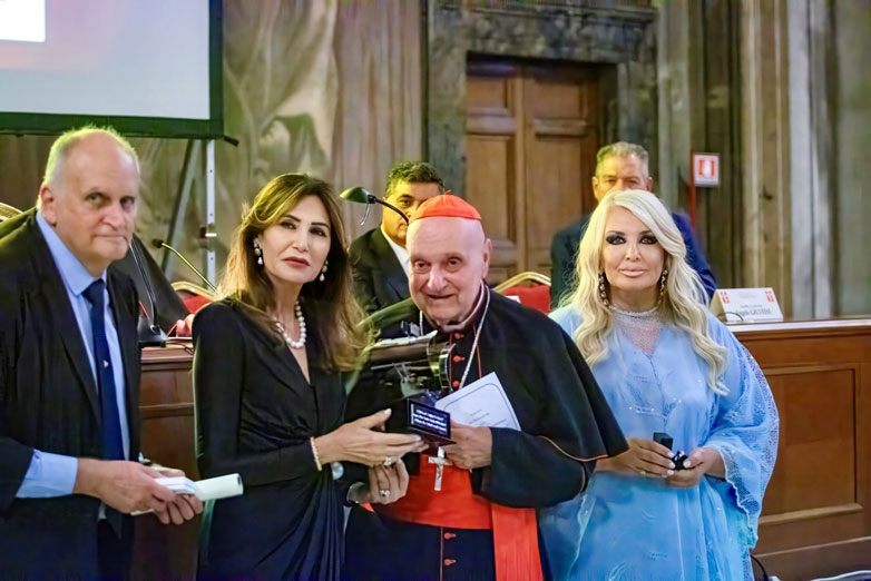O Πρόεδρος Sergio Santoro, η Α.Ε. Πριγκίπισσα Donna Maria Pia Ruspoli, o καρδινάλιος Angelo Comastri και η Βίκυ Μπαφατάκη