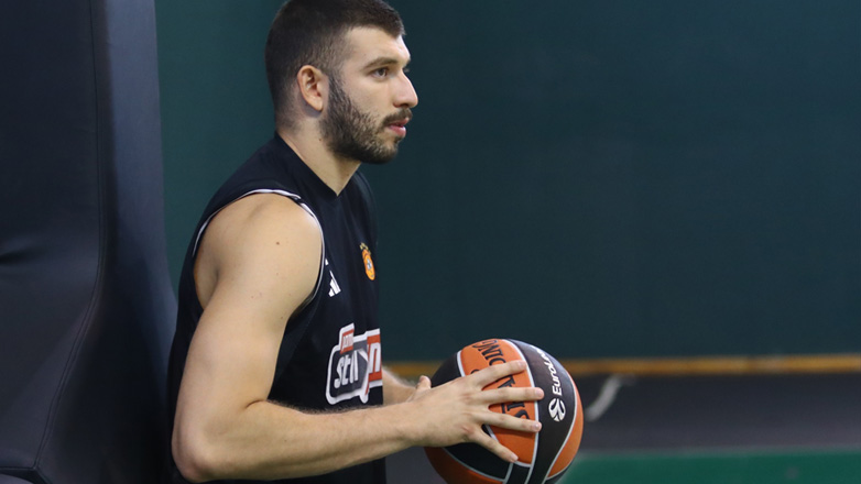 Ρογκαβόπουλος: «Έχει μεγάλο κίνητρο η Μπαρτσελόνα μετά την ήττα στην πρεμιέρα»